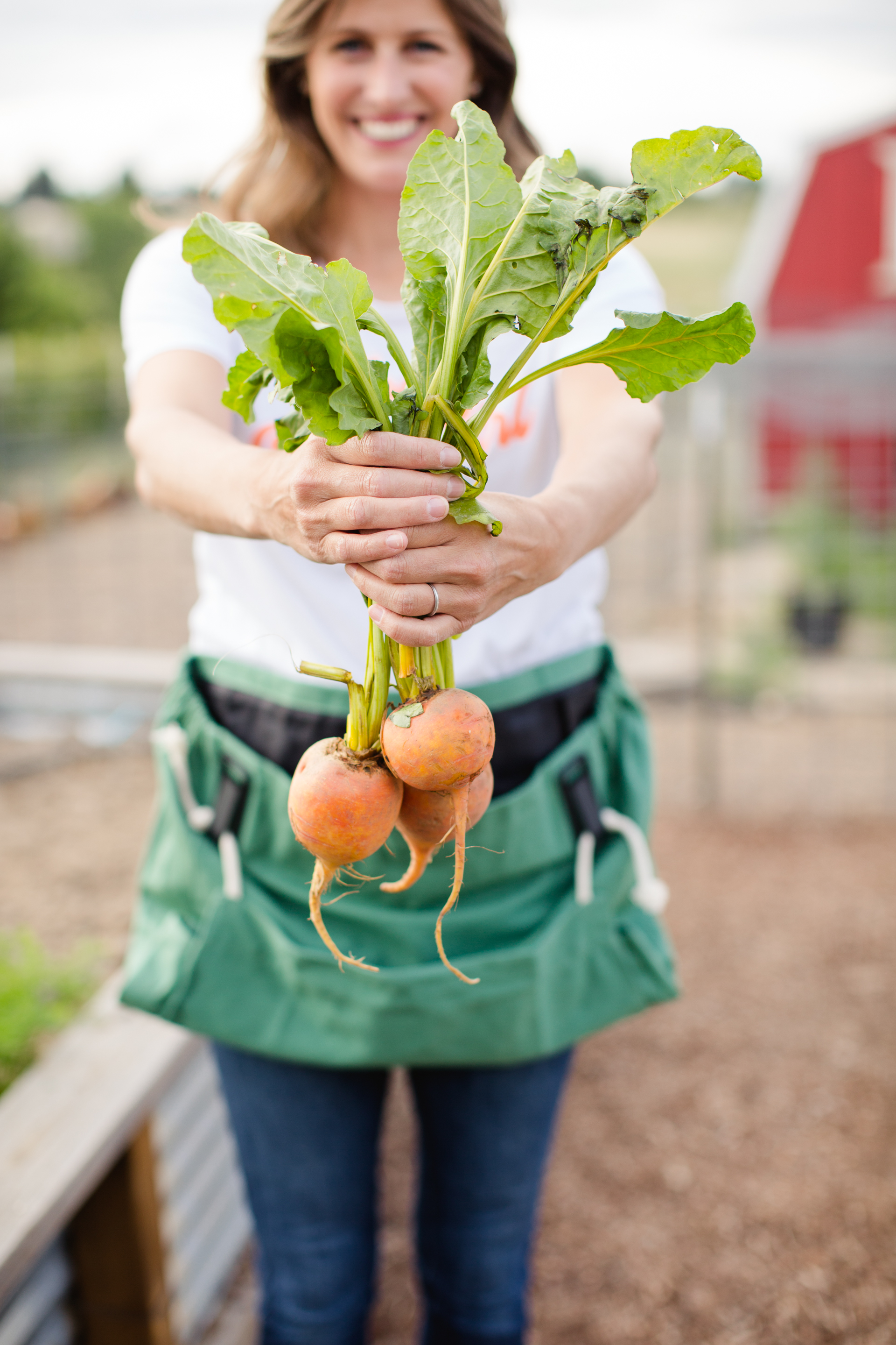 joey apron with beets